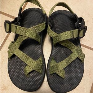 Women’s Chacos Size 7